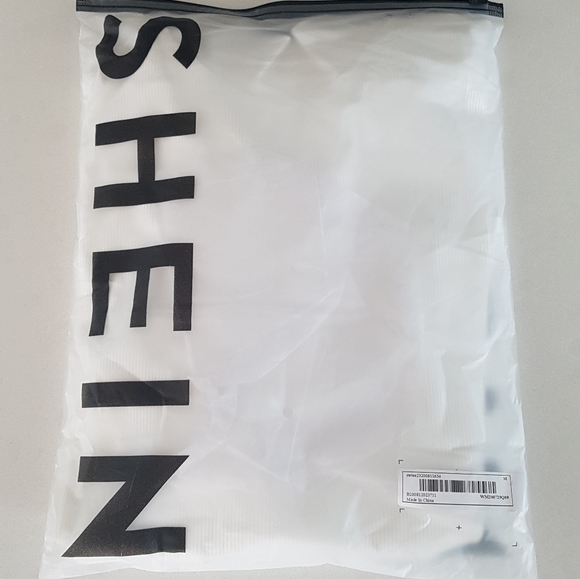 NWT Shown puffy sleeve white turtleneck - Picture 4 of 5